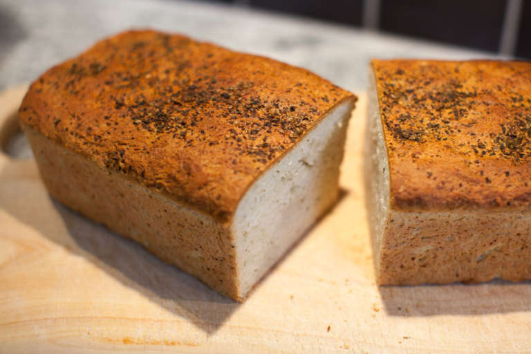 bröd med parmesan penslat med smör