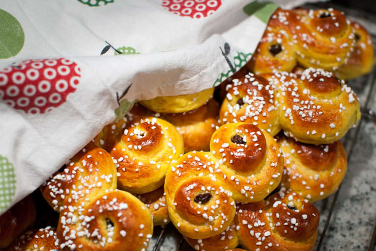 Lussekatter en julklassiker med saffran, russin och Cointreau